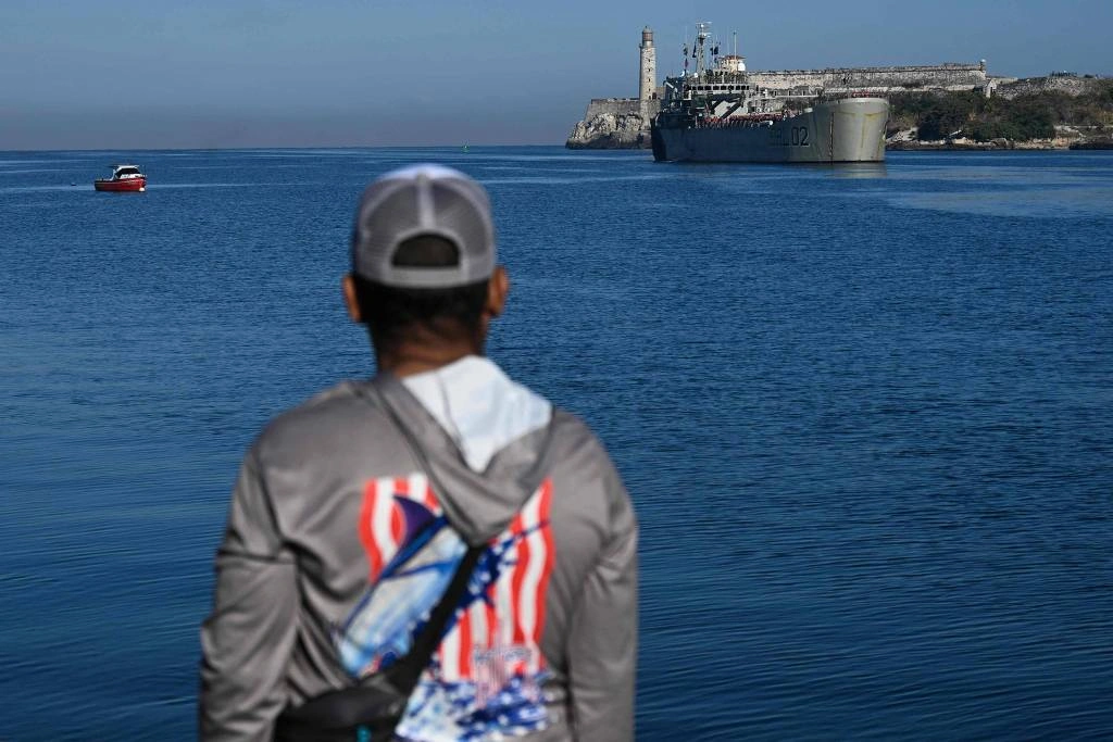 Navios da Marinha Mexicana chegam a Havana com ajuda humanitária