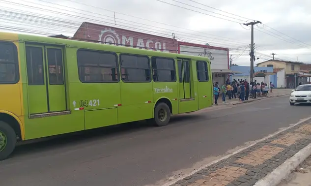 Ônibus quebram em série no Mário Covas e população testa paciência