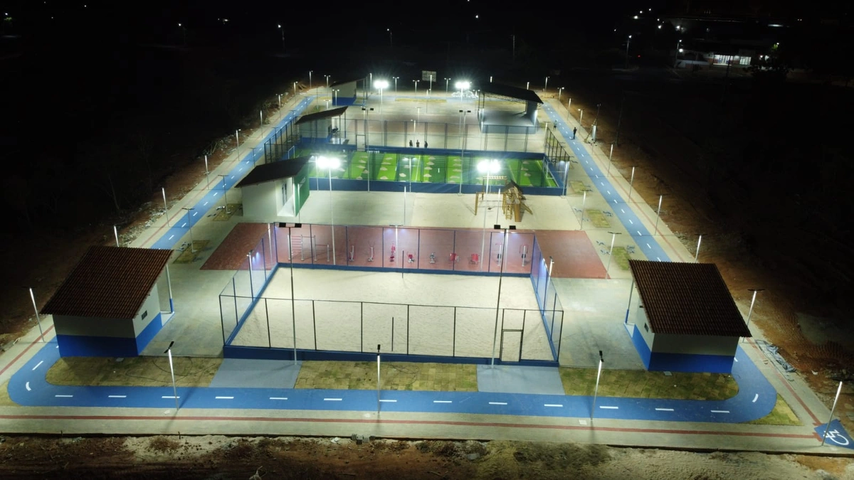 Praça poliesportiva em Nazária