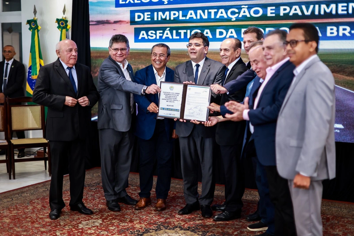 Rafael assina ordem de serviço da BR-235.jpeg