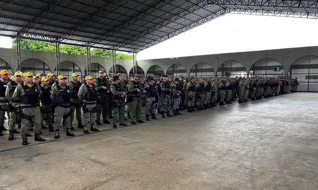 Enquanto o bloco ensaia, a PM já está em formação: 3,5 mil reforçam o Carnaval no PI