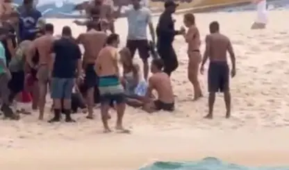 Duas pessoas morrem após queda de asa delta na Praia de São Conrado no Rio de Janeiro