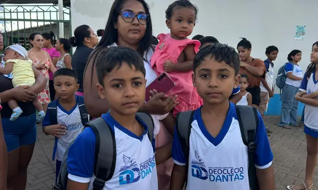 Gestão descobre regra que ela mesma criou e deixa mães e crianças a pé em Teresina