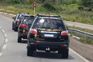Viaturas da Polícia Federal (Foto: PF)