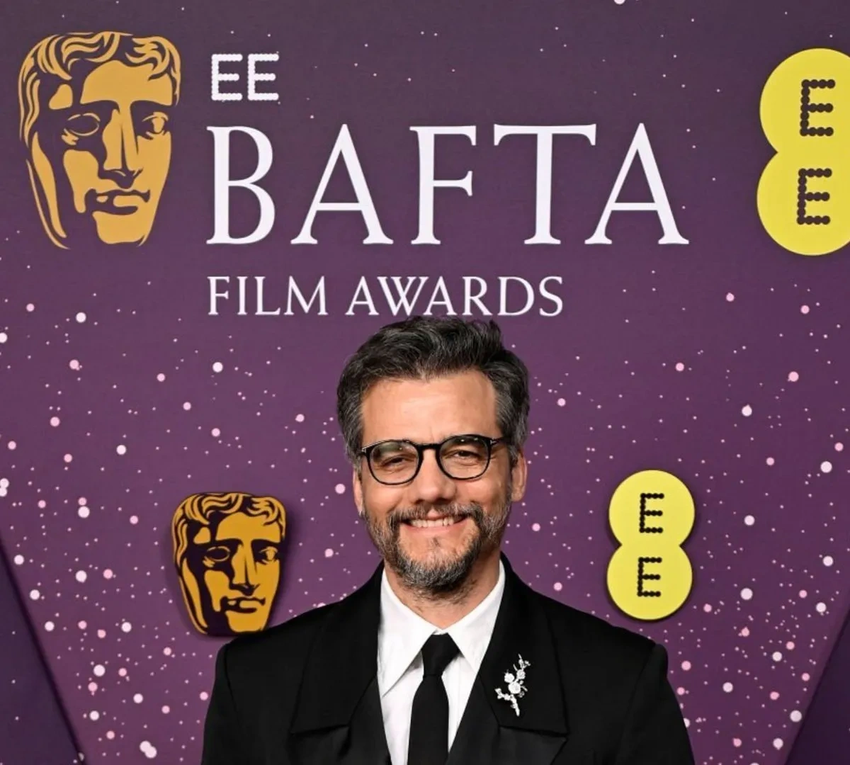 Wagner Moura no tapete vermelho do Bafta