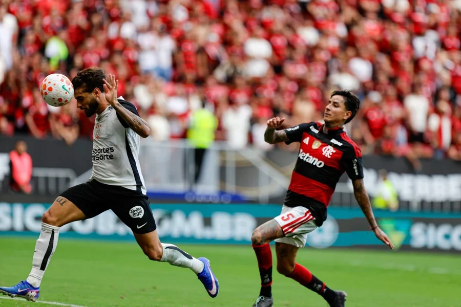 Yuri Alberto fazendo o segundo gol do Corinthians para sacramentar o título da Supercopa Rei