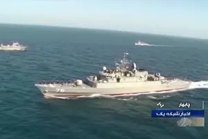 A corveta iraniana Jamaran, que os EUA disseram ter afundado neste domingo, em exercício naval (Foto: IRIB TV - 11.mai.20/AFP)
