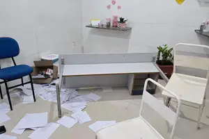 Ambulatório do Hospital da Primavera depois da confusão (Foto: Reprodução)