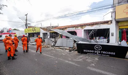 Fachadas desabam no Dirceu e fiscalização tira mais um dia de folga