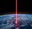 “Laser cósmico” de 8 bilhões de anos-luz desafia telescópios e intriga cientistas