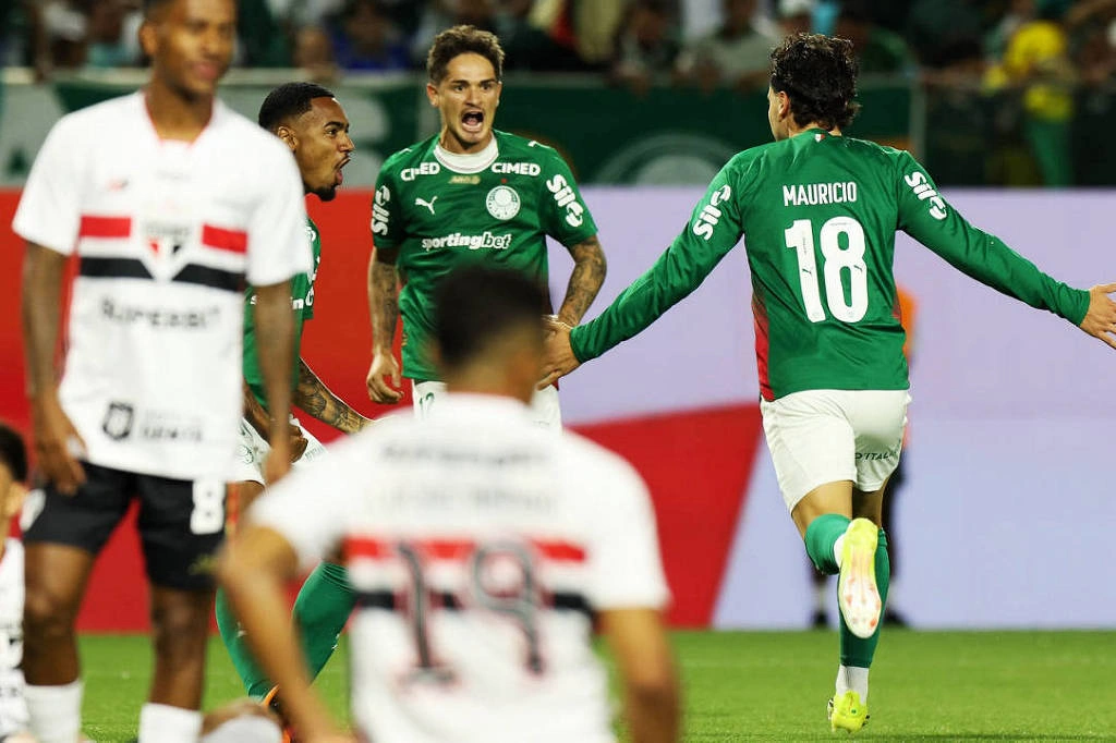 Com gols de Maurício e Flaco López em clássico contra o São Paulo, em Barueri o Palmeiras vai para mais umadecisão do campeonato paulista