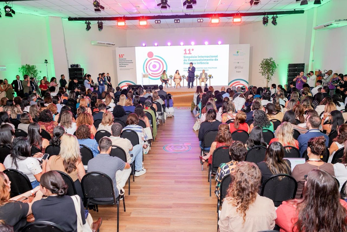 Com Piauí premiado por alfabetização, Rafael Fonteles reforça investimento na primeira infância em simpósio internacional. Aqui a primeira-dama Isabel Fonteles.