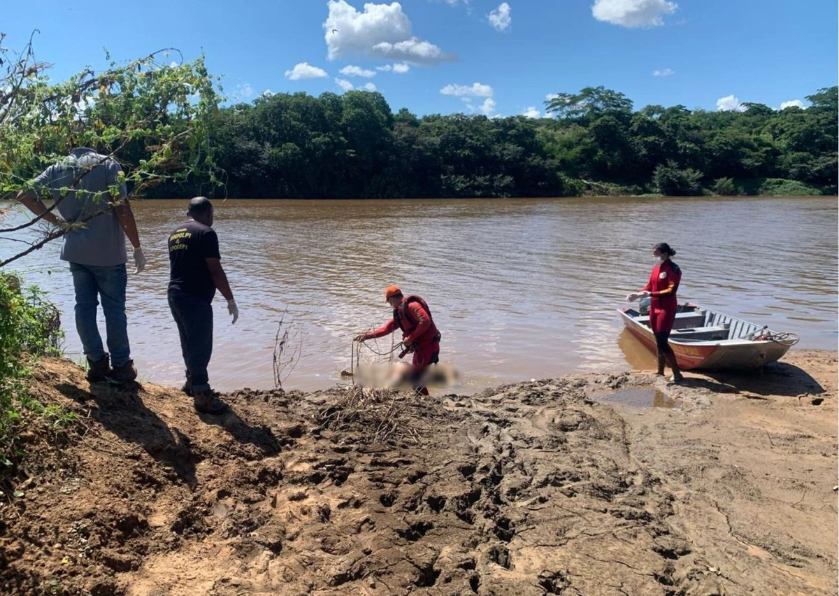 Corpo é encontrado por pescadores boiando no Rio Poti