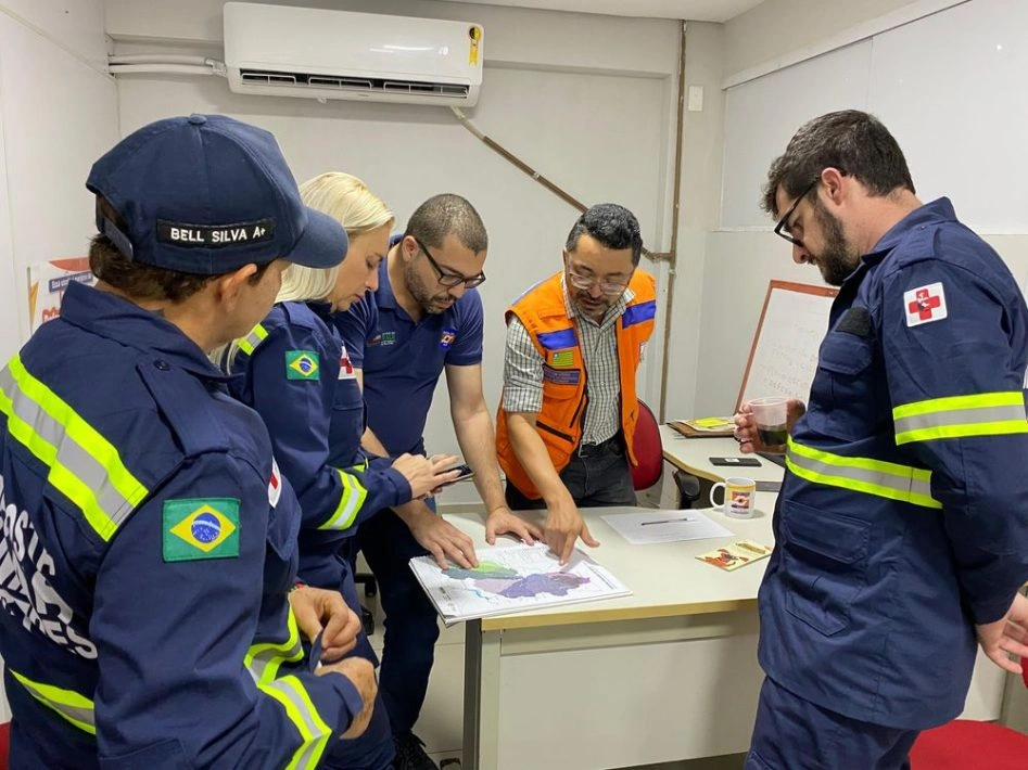 Defesa Civil coordena ações integradas com DER, PM, Bombeiros, Sasc e Semarh para proteger a população e garantir resposta rápida nos municípios afetados.