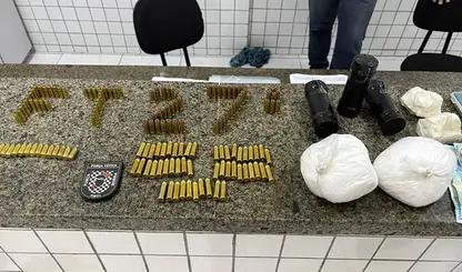 Polícia prende dupla com drogas e explosivos em Parnaíba