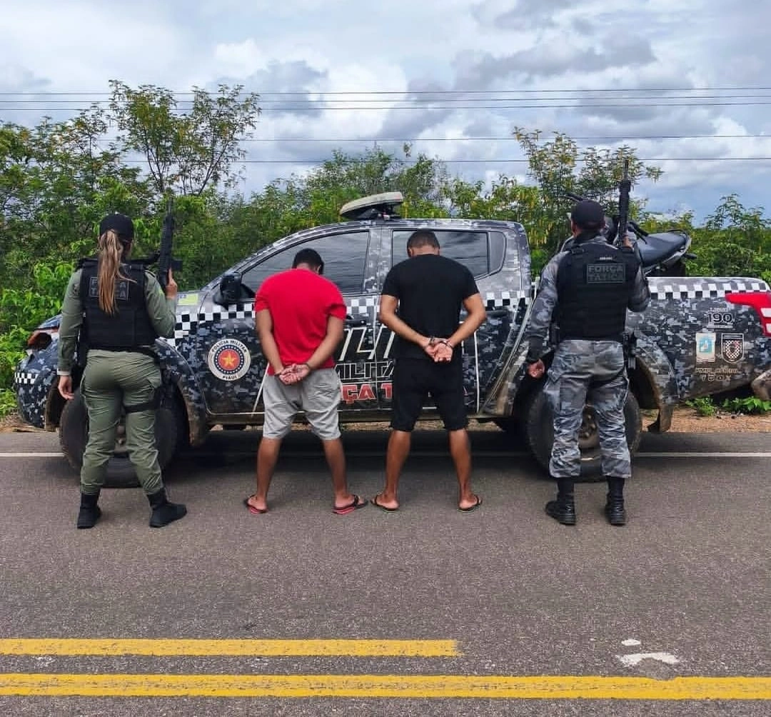 Dupla é presa por tráfico