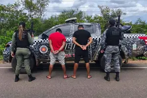 Dupla é presa por tráfico (Foto: 11º Batalhão Polícia Militar do Piauí - São Raimundo Nonato)