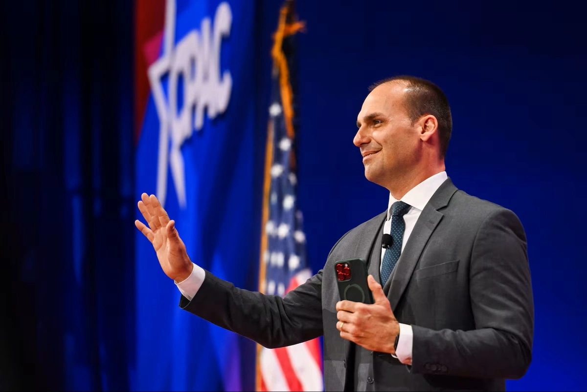 Eduardo Bolsonaro diz ter enviado vídeo do evento norte-americano para o pai