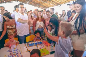 Em Bonfim do Piauí, Rafael Fonteles entrega kit mobília para creche e autoriza R$ 5 milhões em obras (Foto: João Albert)