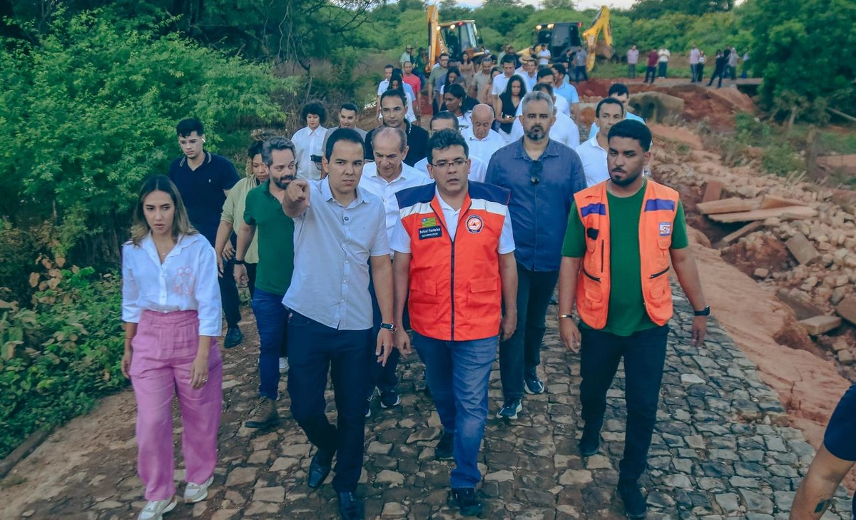 Governador visita comunidades afetadas pelas chuvas em Coronel José Dias e assegura apoio ao município