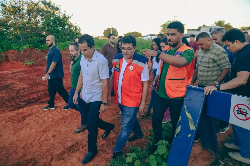 Governador visita comunidades afetadas pelas chuvas em Coronel José Dias e assegura apoio ao município