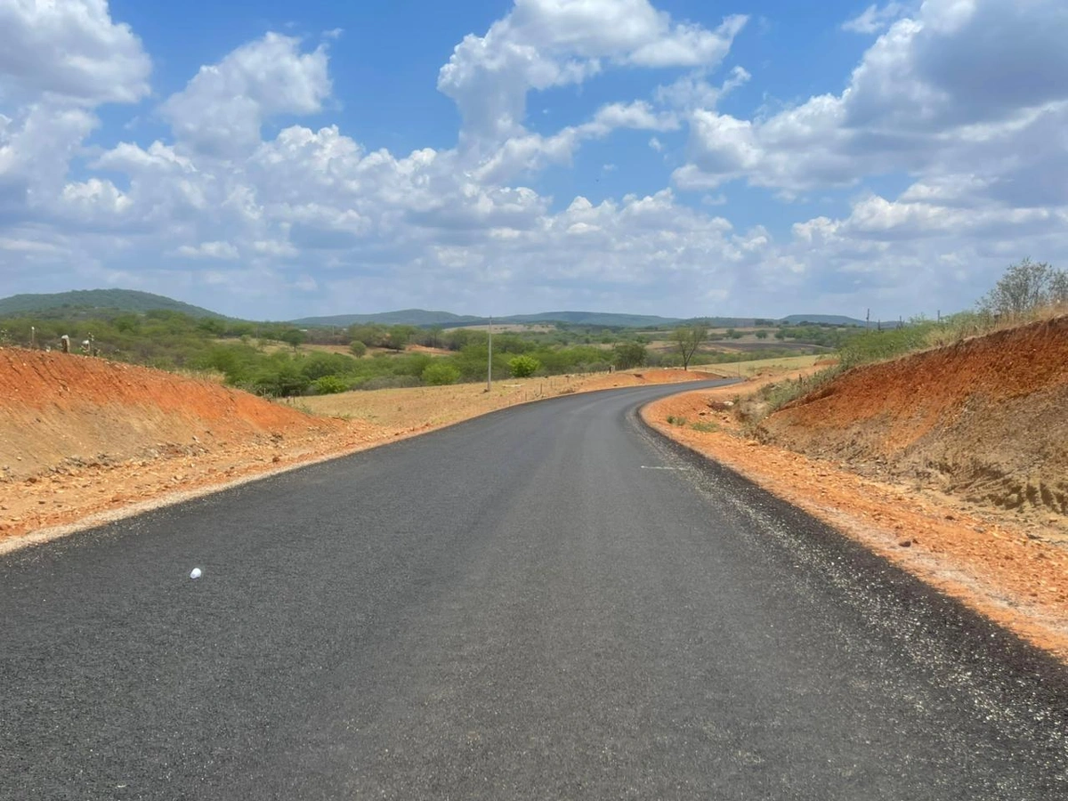 Governo do Estado está prestes a concluir a obra de pavimentação da rodovia PI-459, que faz a interligação entre o município de Betânia do Piauí e a cidade de Santa Filomena, em Pernambuco