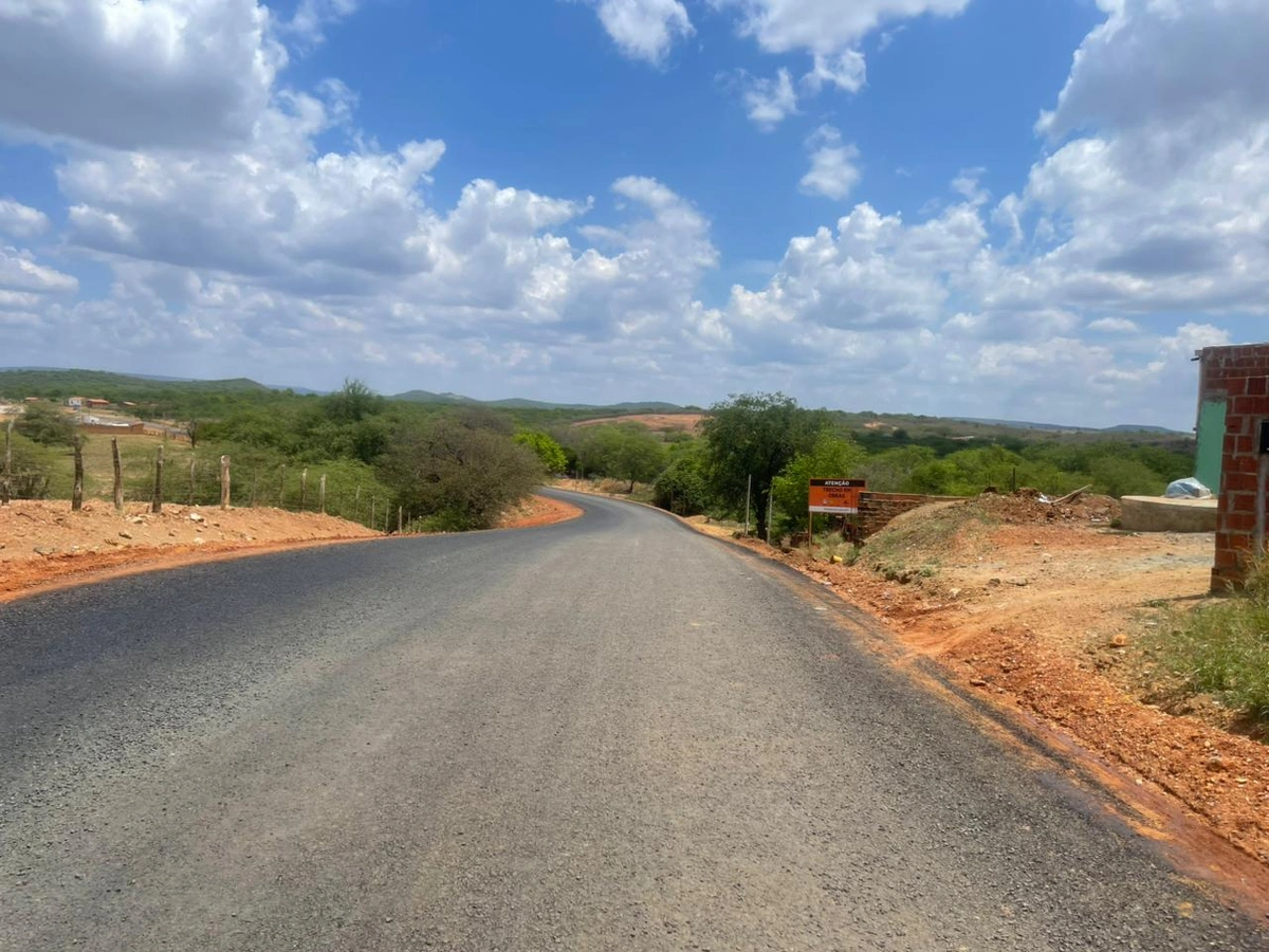 Governo do Estado está prestes a concluir a obra de pavimentação da rodovia PI-459, que faz a interligação entre o município de Betânia do Piauí e a cidade de Santa Filomena, em Pernambuco