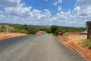 Governo do Estado está prestes a concluir a obra de pavimentação da rodovia PI-459, que faz a interligação entre o município de Betânia do Piauí e a cidade de Santa Filomena, em Pernambuco (Foto: SECID)