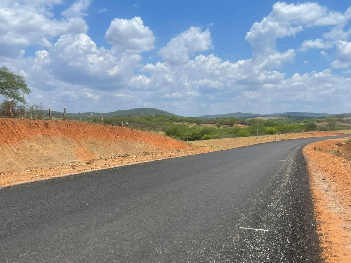 Governo do Estado está prestes a concluir a obra de pavimentação da rodovia PI-459, que faz a interligação entre o município de Betânia do Piauí e a cidade de Santa Filomena, em Pernambuco