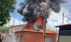 Incêndio em depósito atinge três casas no bairro Saci, zona Sul de Teresina