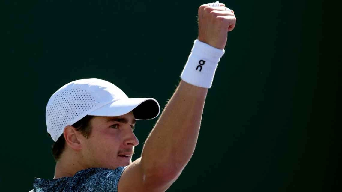 João Fonseca irá enfrentar Jannik Sinner, número 2 do mundo, na próxima rodada de Indian Wells