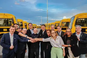 Lula entrega 324 novos ônibus escolares e exalta a educação como política essencial (Foto: Ricardo Stuckert / PR)