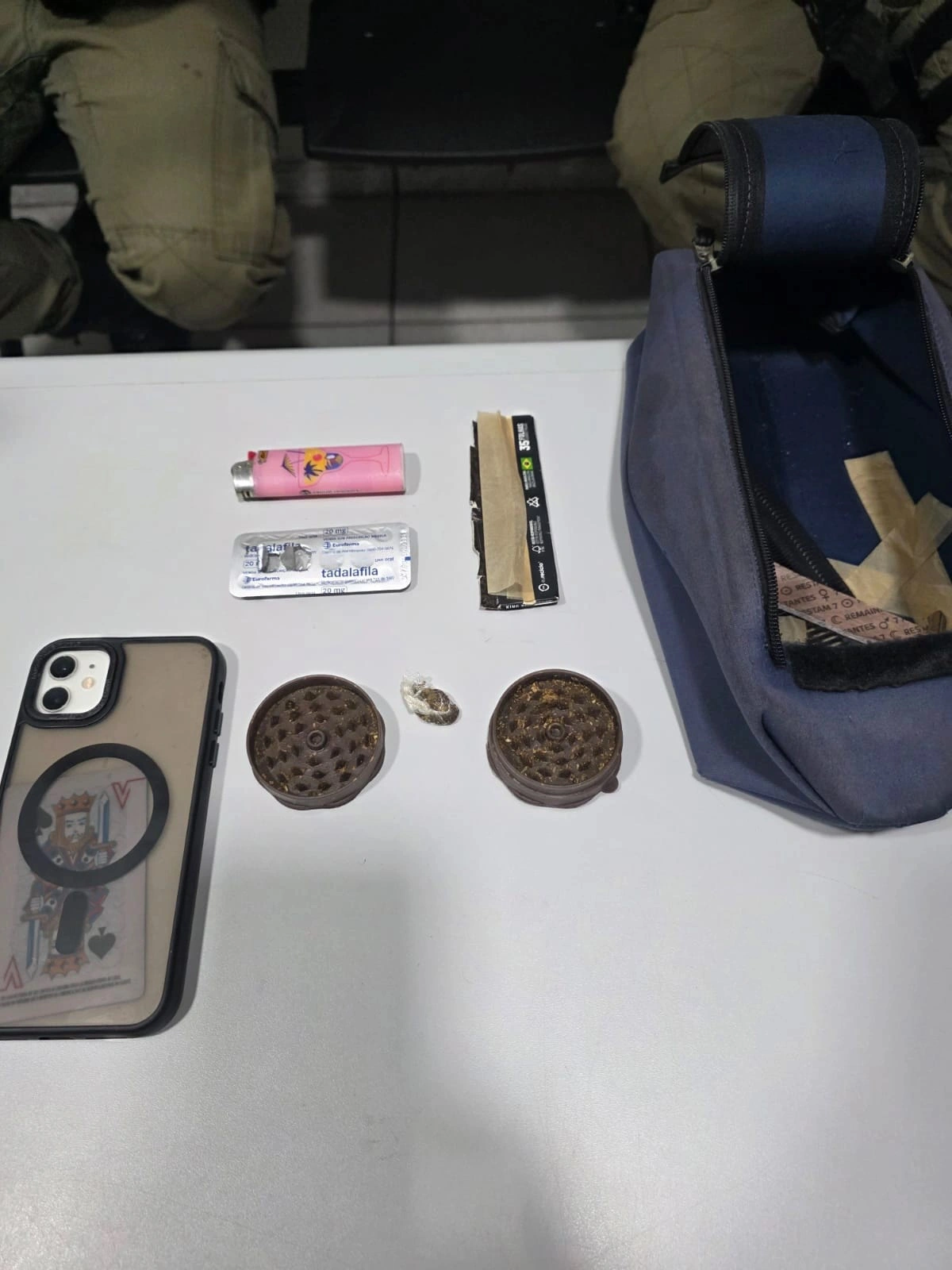 Material apreendido no veículo de Carlos Eduardo