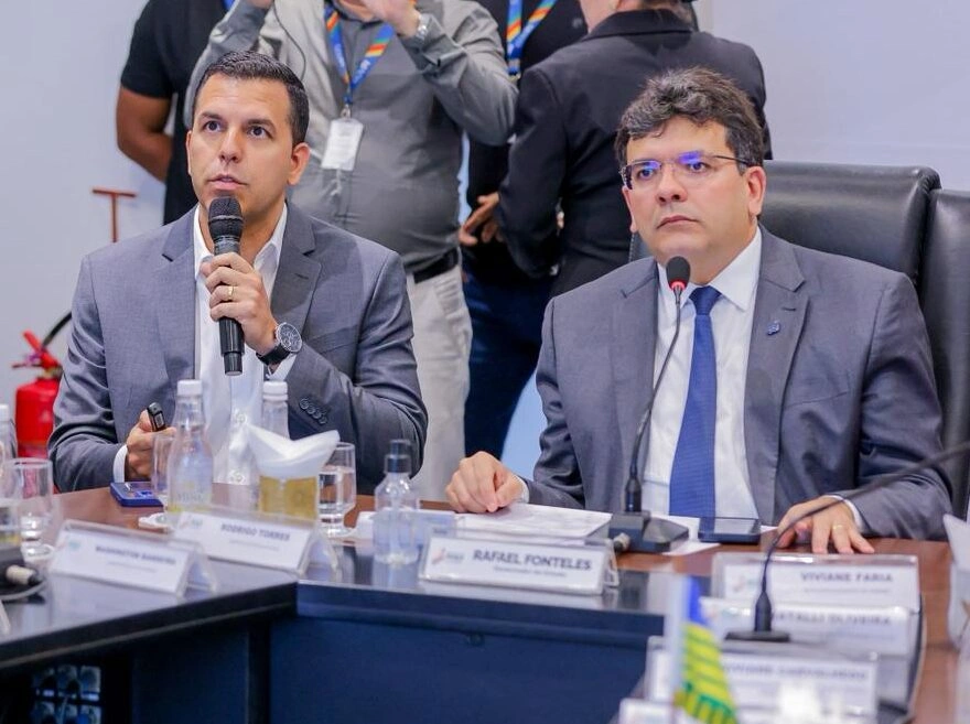 O governador do Piauí, Rafael Fonteles, e o secretário de Estado da Educação, Rodrigo Torres, entregam, nesta quarta-feira (4), às 7h30, a reforma e modernização do Centro Estadual de Tempo Integral (Ceti) Professora Helena Carvalho, no bairro Memorare, na zona norte de Teresina.