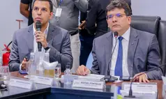 Governo entrega escola reformada e mostra que investimento em educação não é discurso