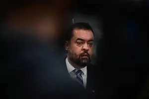 O governador do Rio de Janeiro, Claudio Castro (PL), participa de entrevista coletiva sobre a Operação Contenção, em que 122 pessoas foram mortas (Foto: Pablo Porciúncula - 28.out.25/AFP)