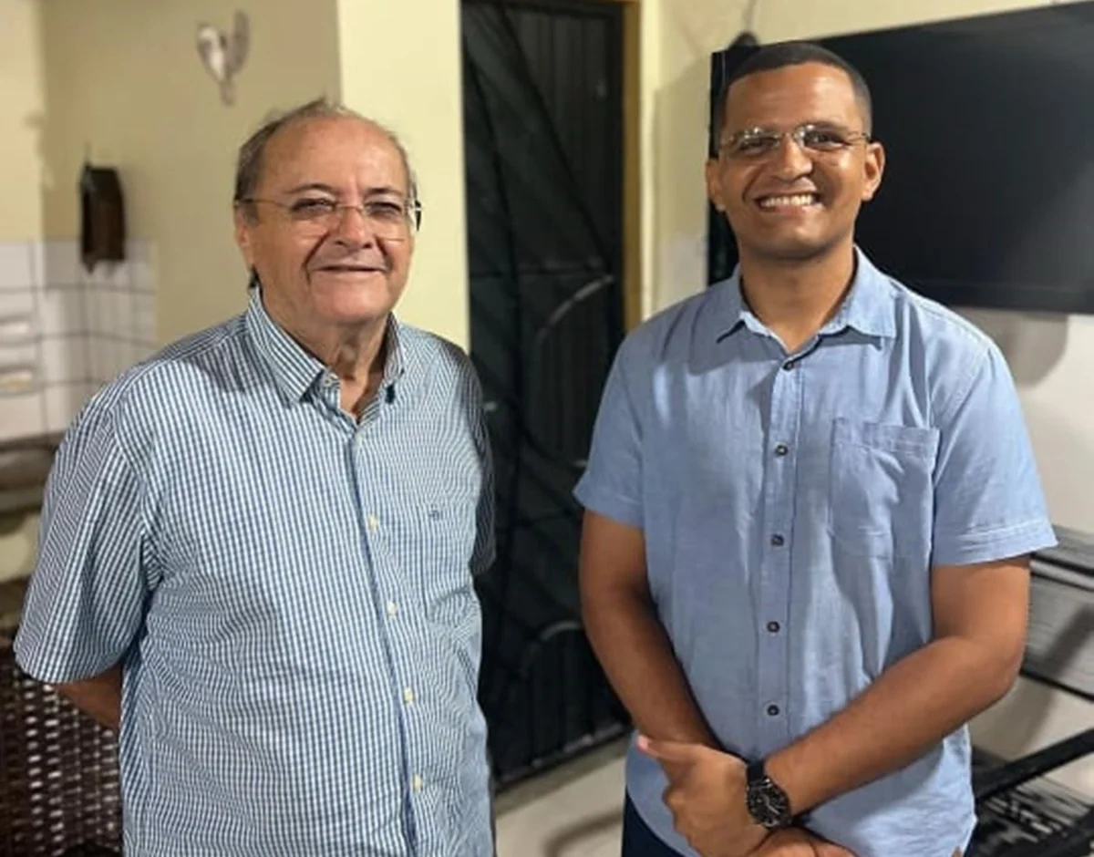 O prefeito de Teresina, Silvio Mendes, ao lado do secretário de Educação Ismael Silva