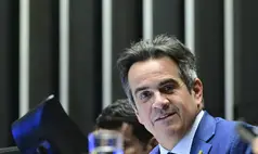 Mensagens mostram amizade animada entre banqueiro e senador