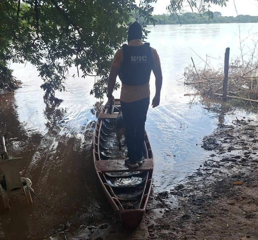 Policial realizando reconhecimento