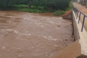 Ponte do Bairro Aeroporto em Dom Inocêncio PI (Foto: Laerte Alves)