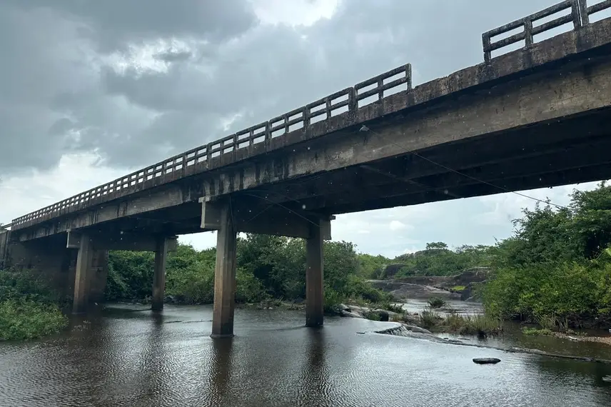 Situação de emergência em sete pontes nas BRs 222 e 403, no Norte do estado