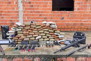 100 kg de drogas e armas são apreendidos no MA (Foto: SSP-PI)