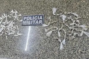 A Polícia Militar do Piauí apreendeu porções de drogas na tarde deste sábado (11) durante uma ação do serviço de inteligência no bairro Sabiazal, em Parnaíba (Foto: PM-PI)