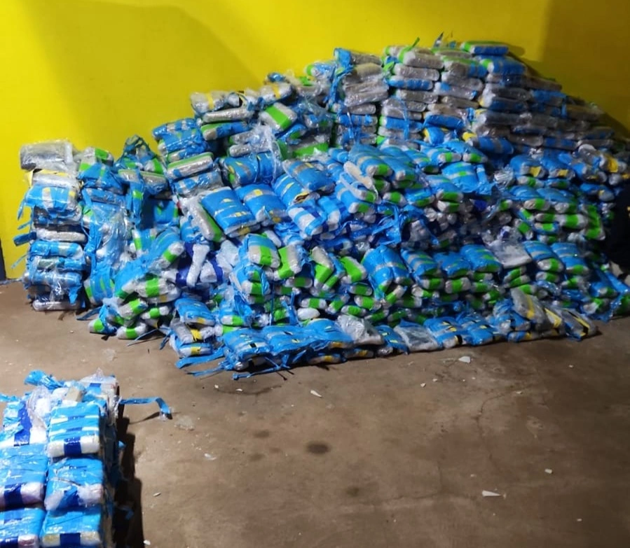 A Polícia Rodoviária Federal apreendeu 1.444 quilos de drogas durante fiscalização na BR-316, no município de Picos, no Sul do Piauí