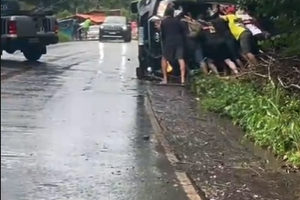 Acidente ocorreu em curva na PI-113 durante chuva; motorista perdeu o controle e veículo sofreu danos materiais sem vítimas (Foto: Reproducao)