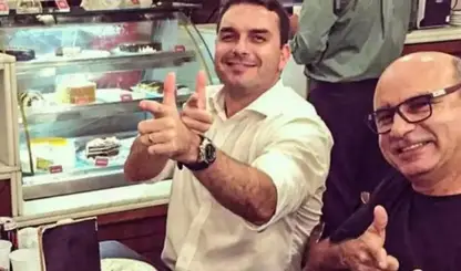 Flávio Bolsonaro comenta caso das rachadinhas e levanta debate sobre investigação