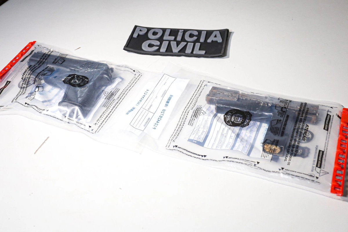 Armas apreendidas e a disposição da Justiça via delegado Eduardo Aquino