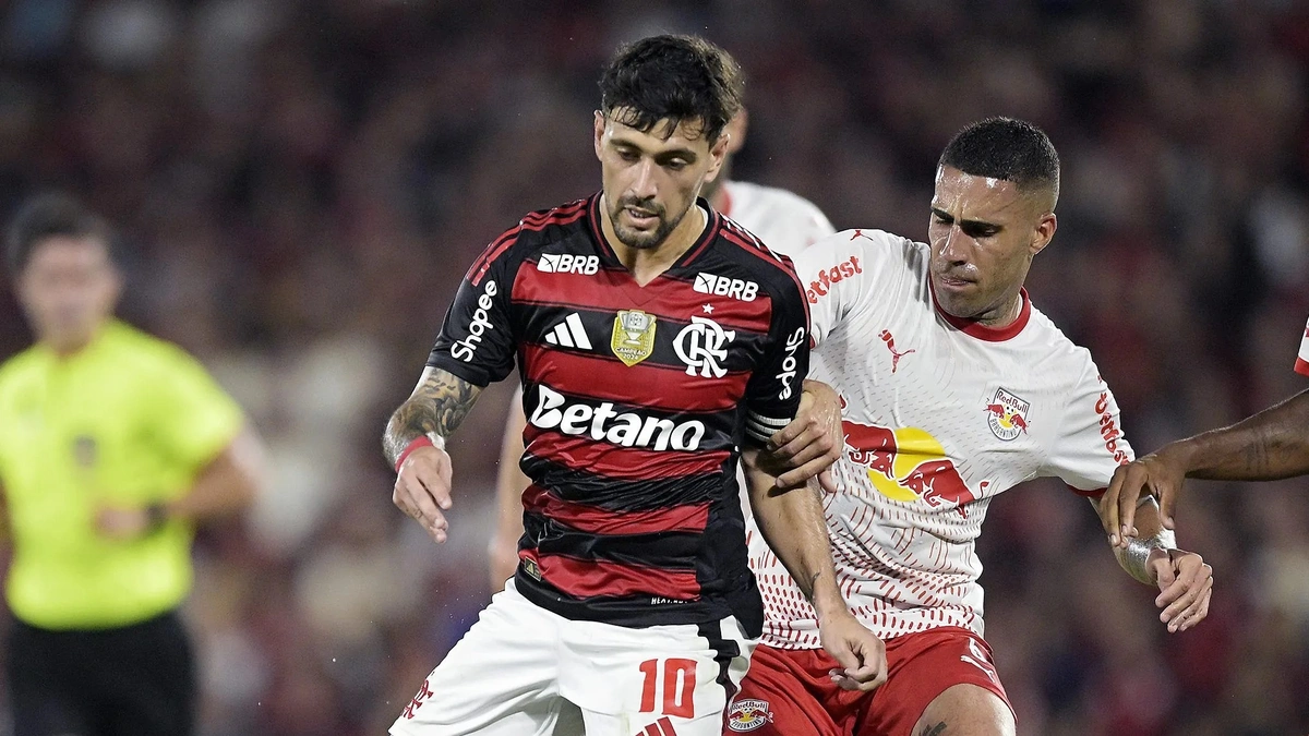 Arrascaeta jogador do Flamengo durante partida contra o Bragantino no estadio Maracanã pelo campeonato Brasileiro A 2025