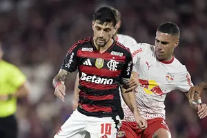 Arrascaeta jogador do Flamengo durante partida contra o Bragantino no estadio Maracanã pelo campeonato Brasileiro A 2025 (Foto: Reprodução)