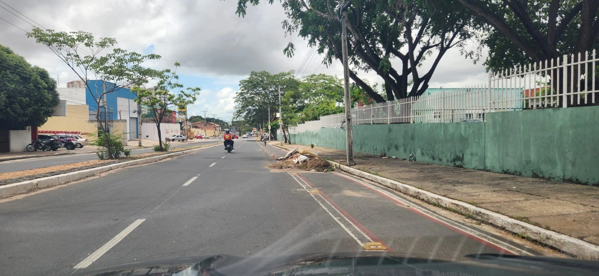 As infrações na Avenida Odilon Araújo na ciclofaixa
